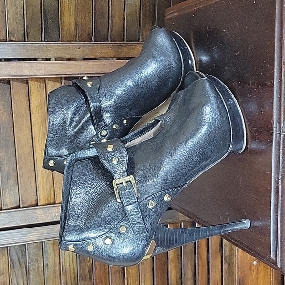 MICHAEL Michael Kors Shoes - Women's Michael Kors Black Leather Size 9M 5 inch Heels
